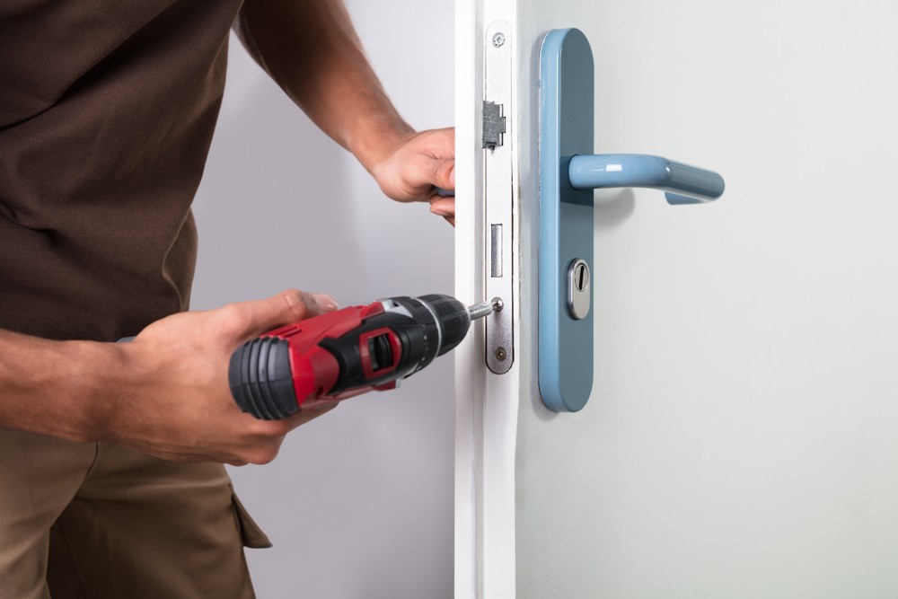 Tips To Hire The Best And Professional Locksmith Who Can Meet Your Needs Hire A Locksmith  Reputable Locksmith Lockwiz 24/7 Local Locksmith Hire A Locksmith Emergency Locksmith 24 Hour Locksmith 